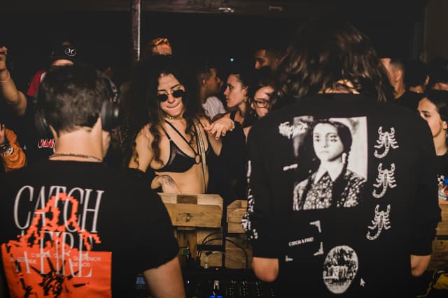 The Influence of Music on Fashion: How the Sound of an Era Shapes Style